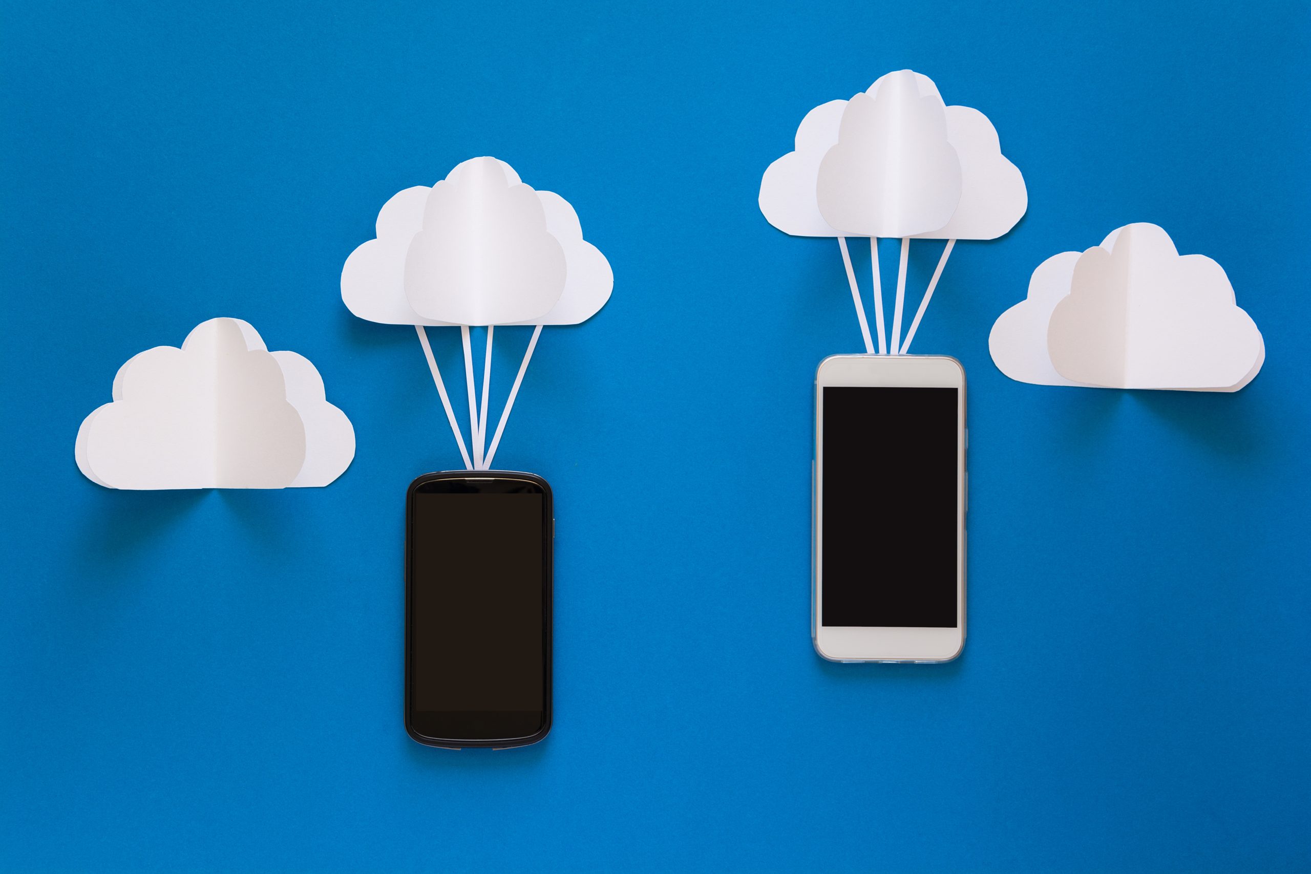 smartphones connecting to data in the cloud